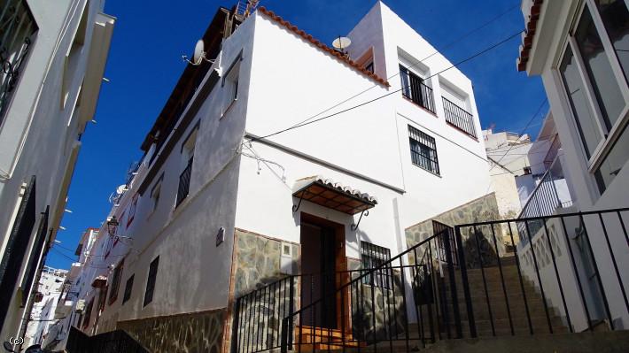 Salobrena. Village House with Sea Views and four bedrooms