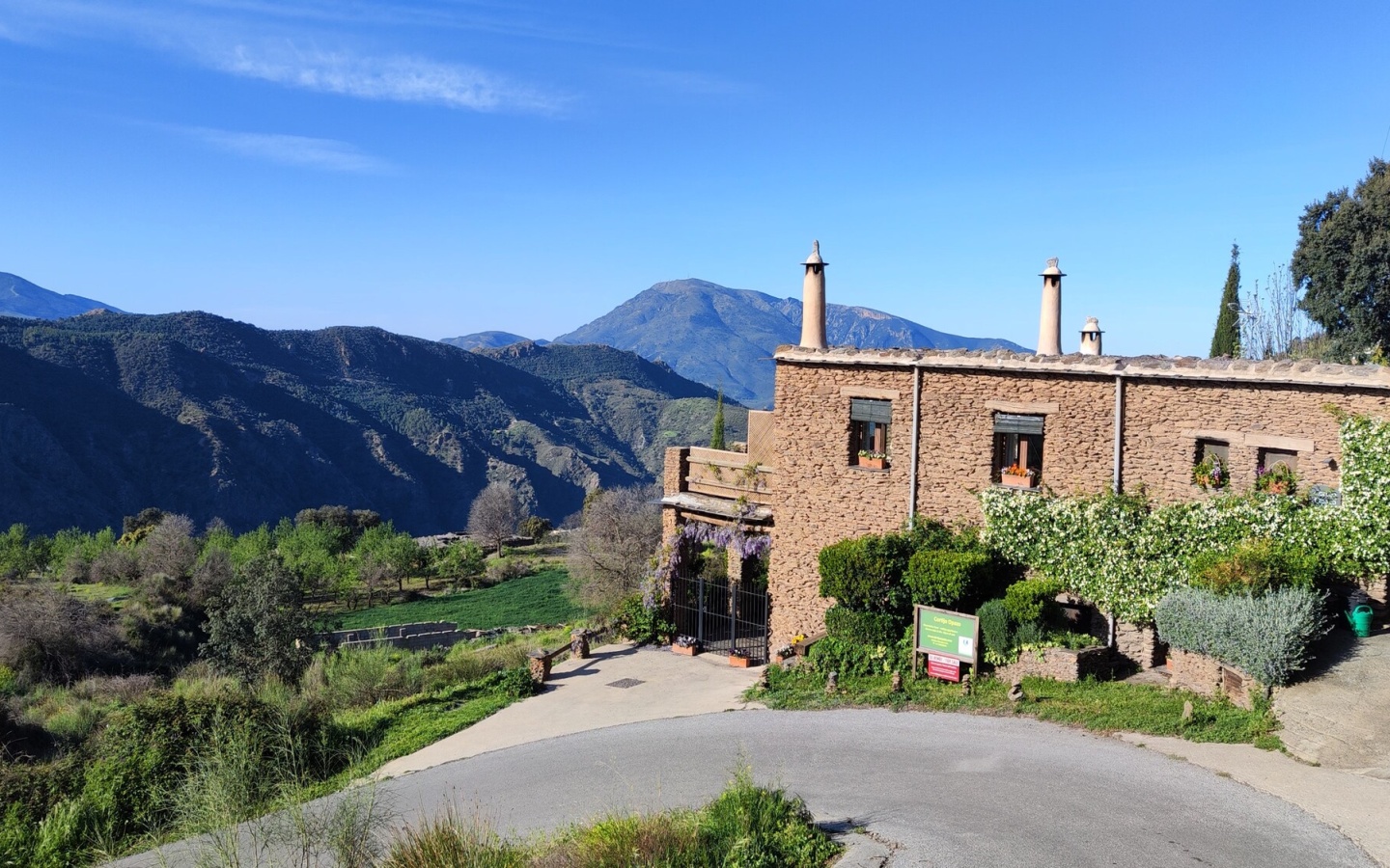 La Taha. Beautiful cortijo with income potential..