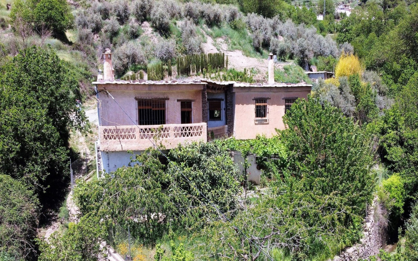 La Taha. Village House with Garden