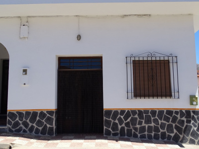 0366, Orgiva. Local with bar and large garage
