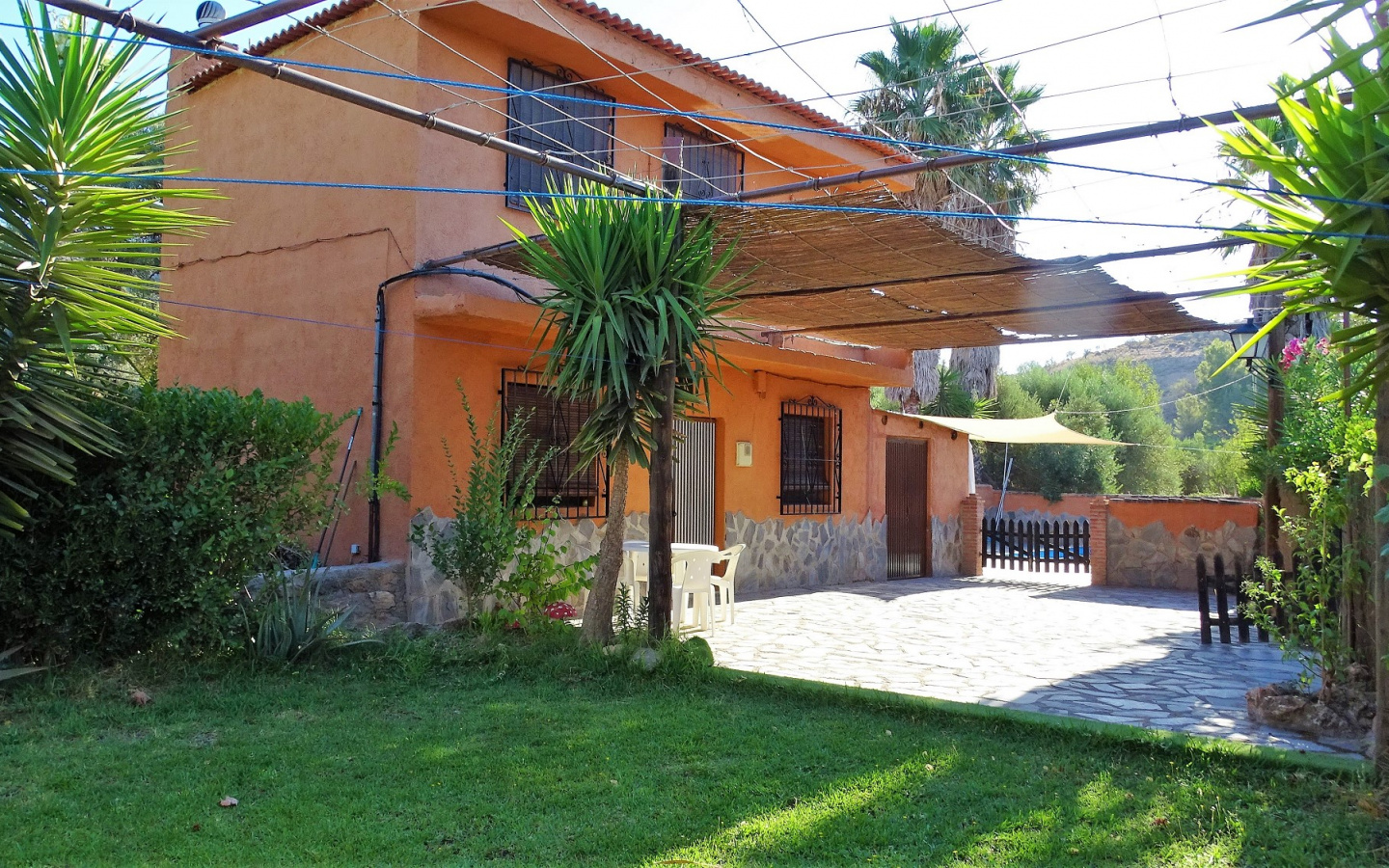 Lanjaron. Two storey, two bedroom cortijo with pool and flat land