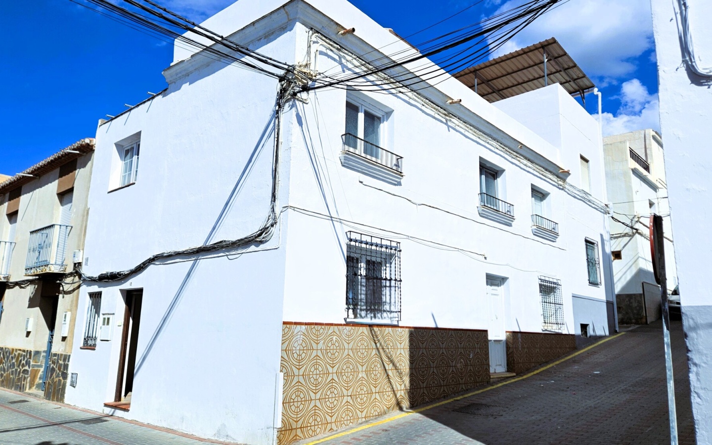 Molvizar. Completely renovated town house