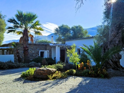 0583, Orgiva. Imposing house with parking area, garage and separate studio