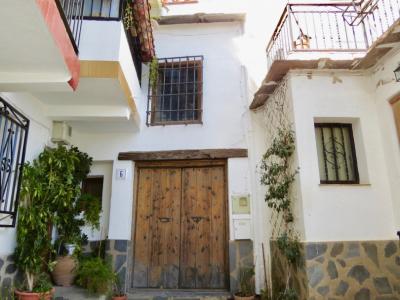 0013, Berchules. Well presented Traditional Alpujarras Village House