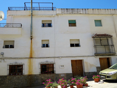 0025, Orgiva. Townhouse, Three double bedrooms, roof terrace and great views
