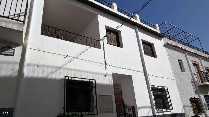 Canar. Village house with five bedrooms, roof terrace