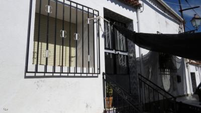 0141, Almegijar. Village House with garden and out buildings